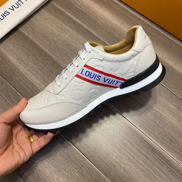 Louis Vuitton Monogram-Embossed Sneakers Lifestyle Blancs 2