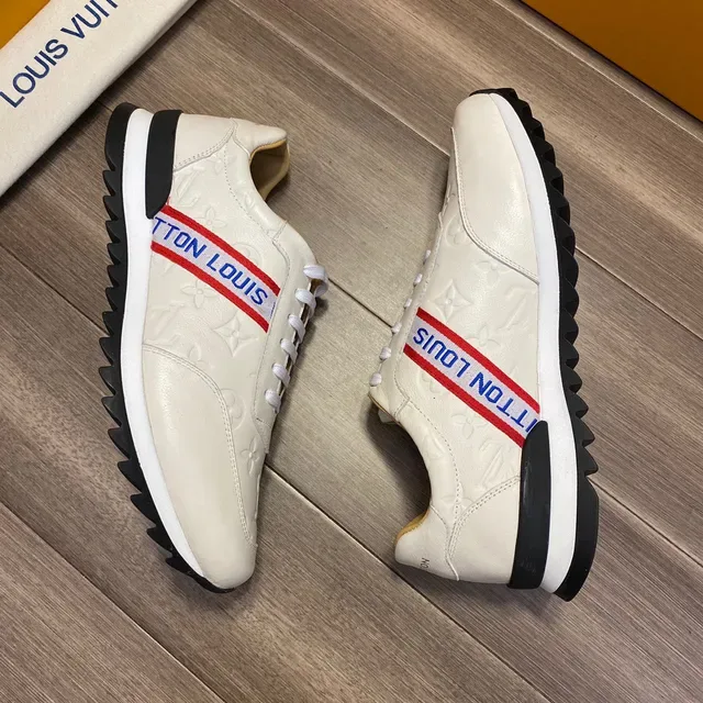 Louis Vuitton Monogram-Embossed Sneakers Lifestyle Blancs 5