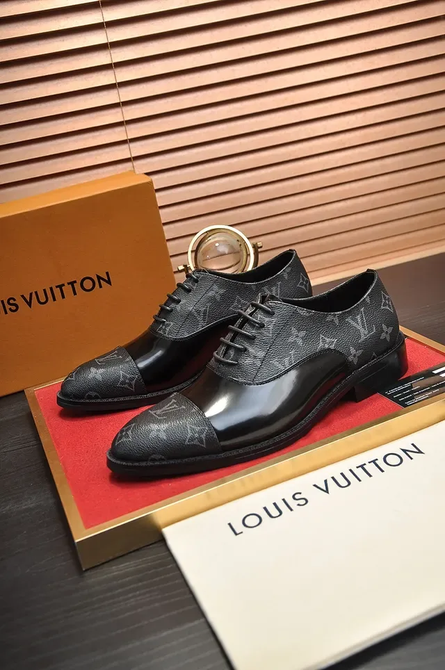 Louis Vuitton Monogram Sapatos Oxford de Couro Patent Cap-Toe 4