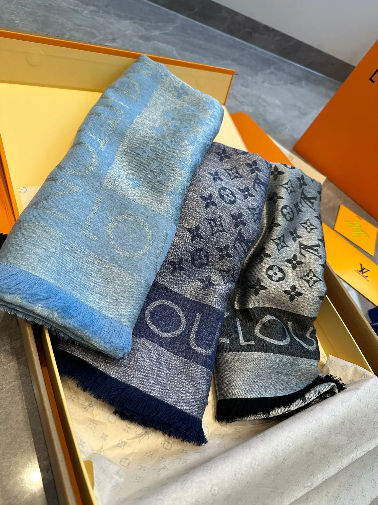 Louis Vuitton Monogram Letter-Band شال فرنج 3