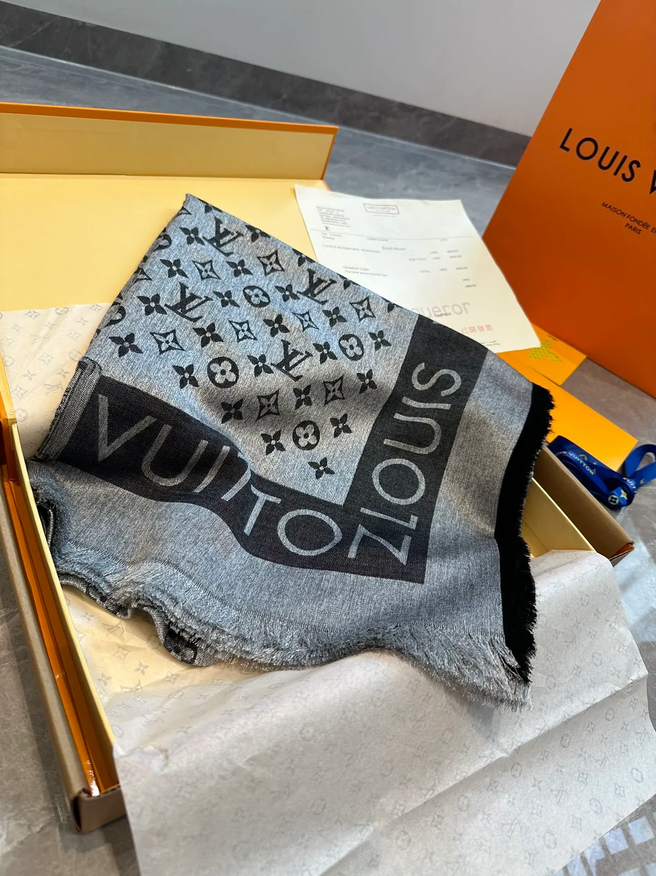 Louis Vuitton Monogram Letter-Band شال فرنج 4
