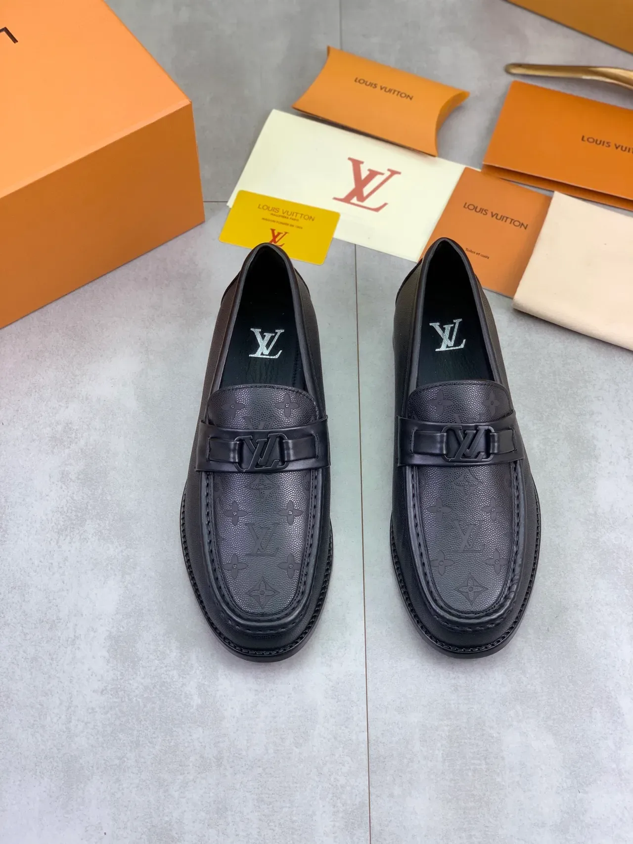 Louis Vuitton Monogram Mocassins Cuir Noir Slip-On 4