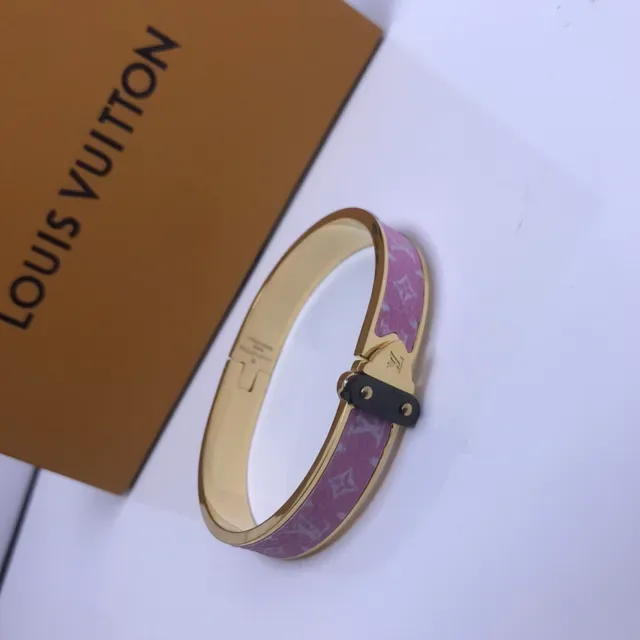 Louis Vuitton Monogram Pink Enamel Gold-Tone Hinged Bangle Bracelet 3