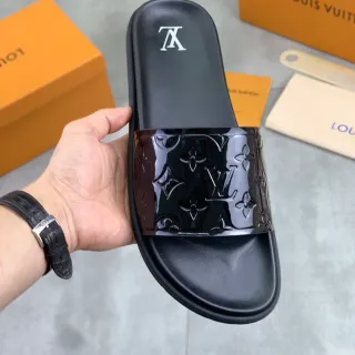 Louis Vuitton Monogram काला चमकदार पट्टा सपाट तल चप्पल
