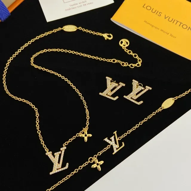 Louis Vuitton Monogram World Tour Gold Silver Chain Pavé-Crystal Necklace 9