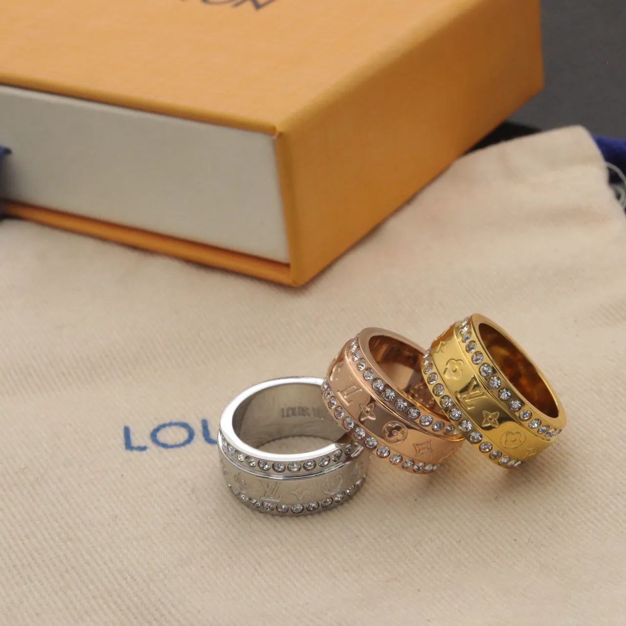 Louis Vuitton Monogram World Tour Gold Silver Rotating Spinner Band Pavé Crystal Bezel Ring 9