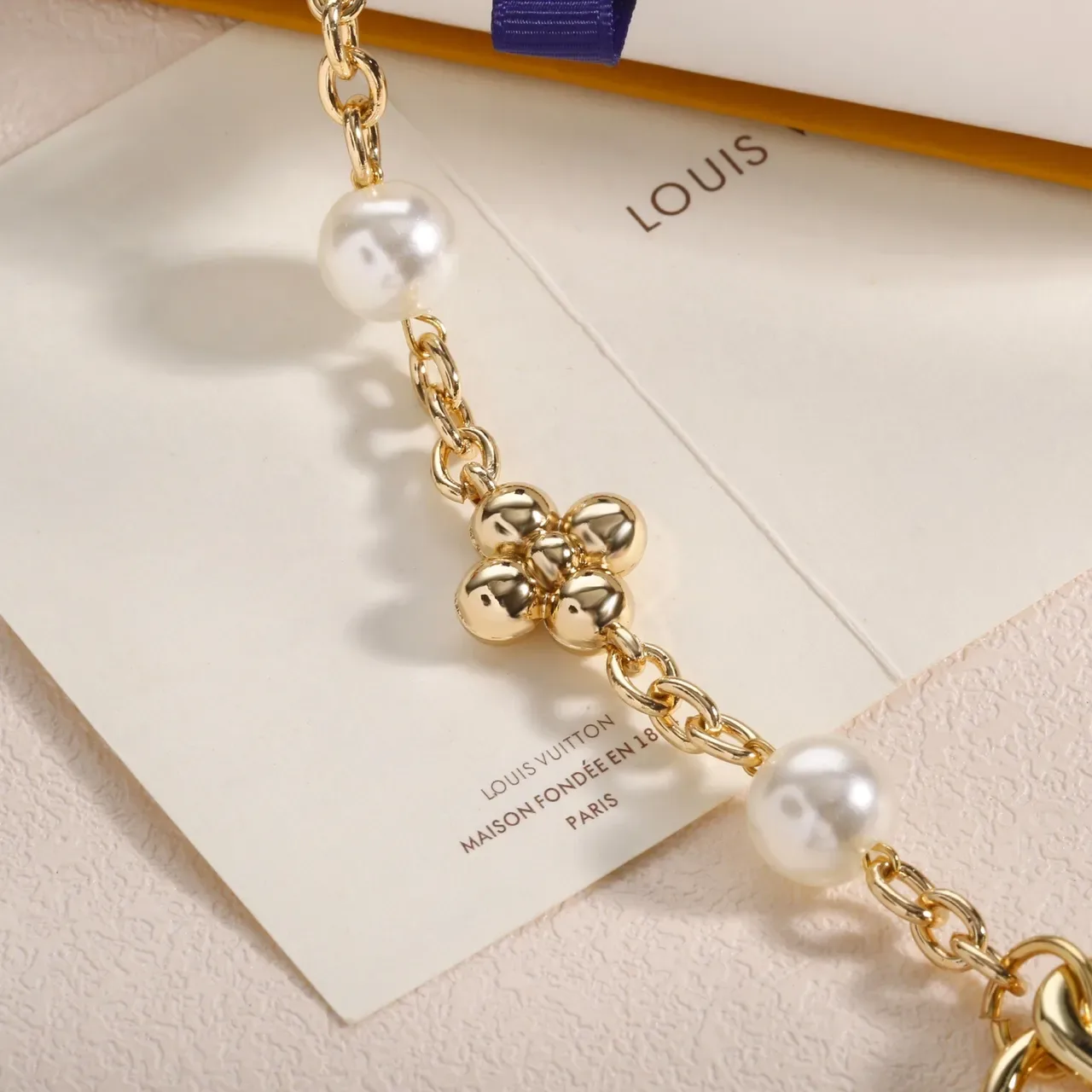Louis Vuitton Collier Chaîne Perles et Fleurs 3