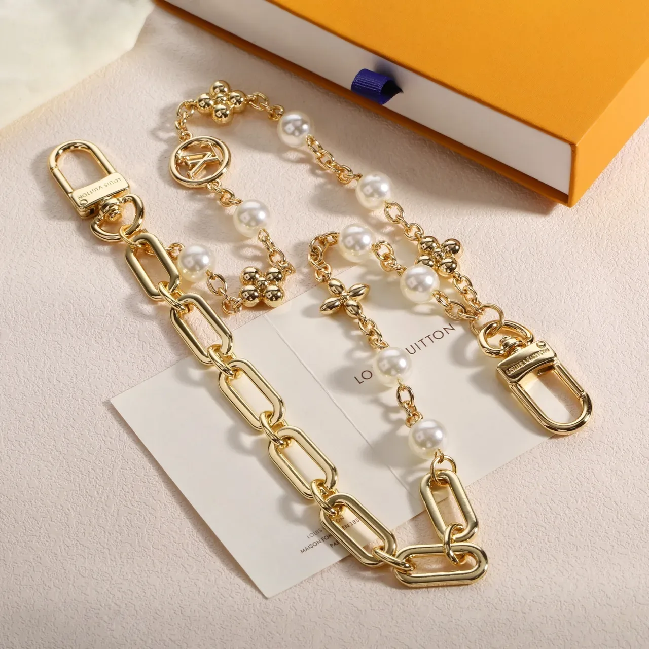 Louis Vuitton Collier Chaîne Perles et Fleurs 4