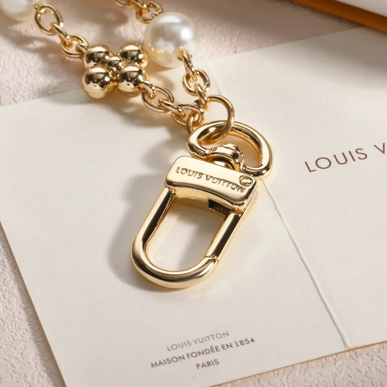 Louis Vuitton Collier Chaîne Perles et Fleurs 5