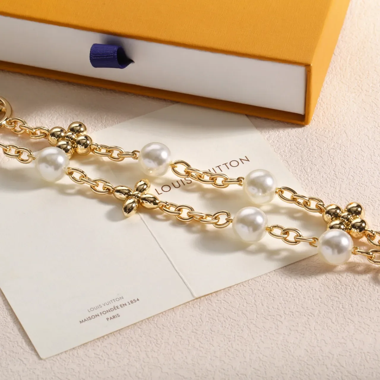 Louis Vuitton Collier Chaîne Perles et Fleurs 6