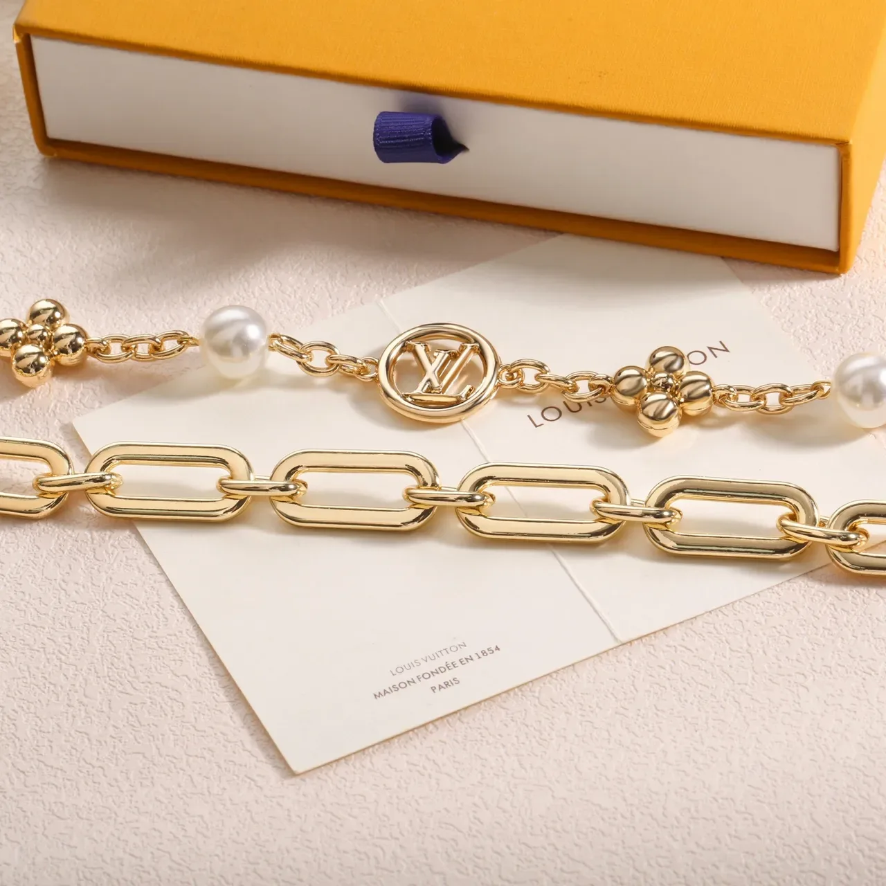 Louis Vuitton Collier Chaîne Perles et Fleurs 7