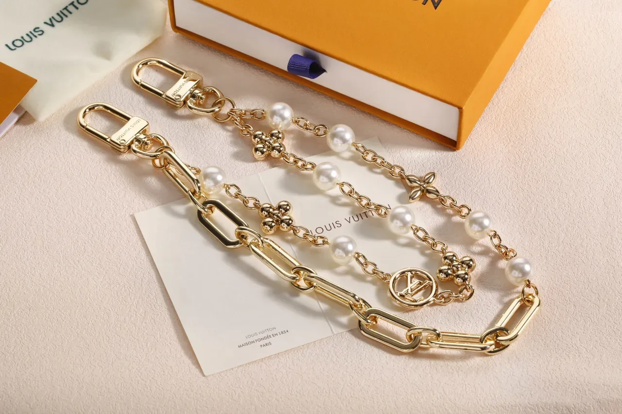 Louis Vuitton Collier Chaîne Perles et Fleurs 8