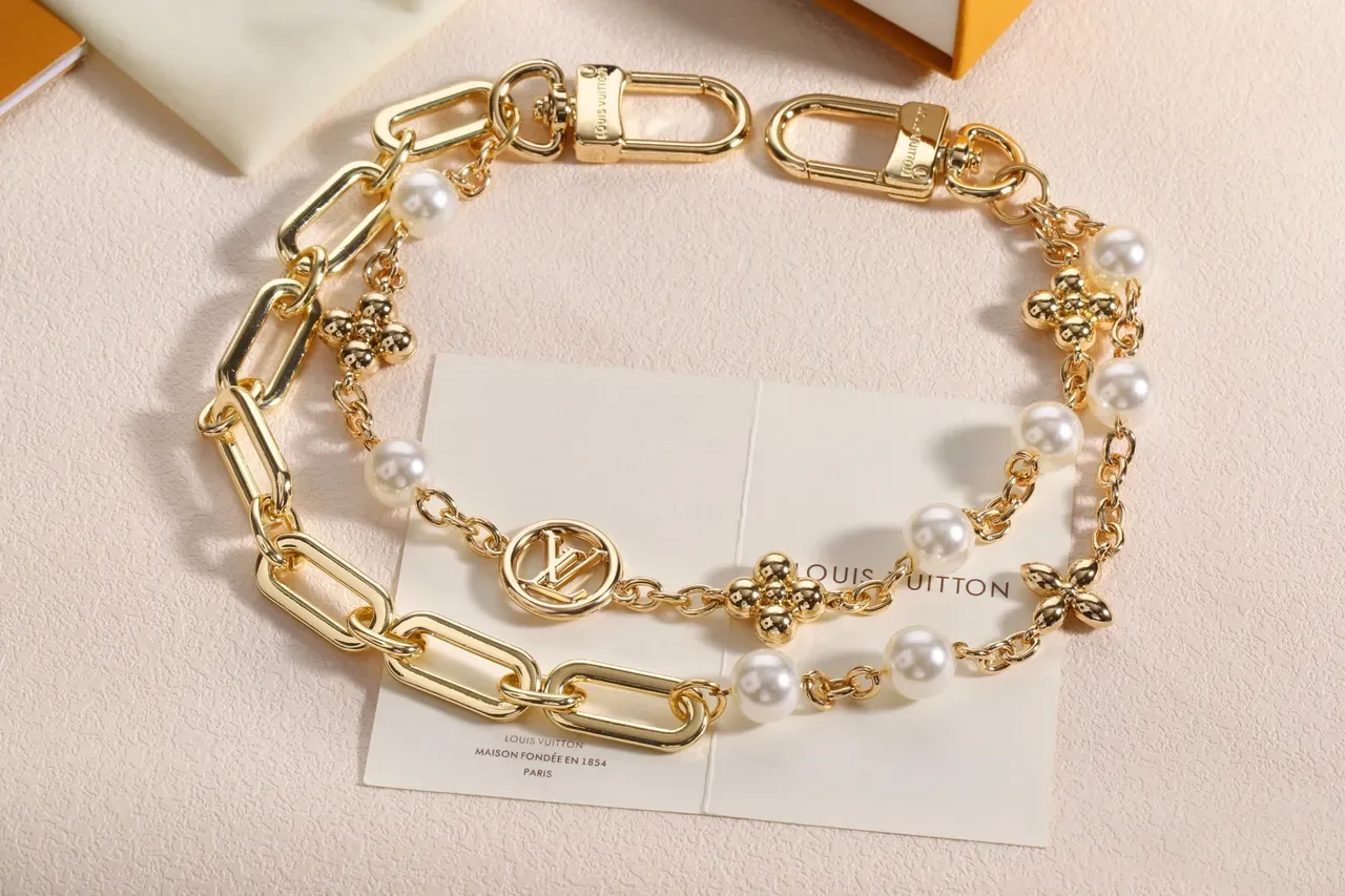 Louis Vuitton Collier Chaîne Perles et Fleurs 9