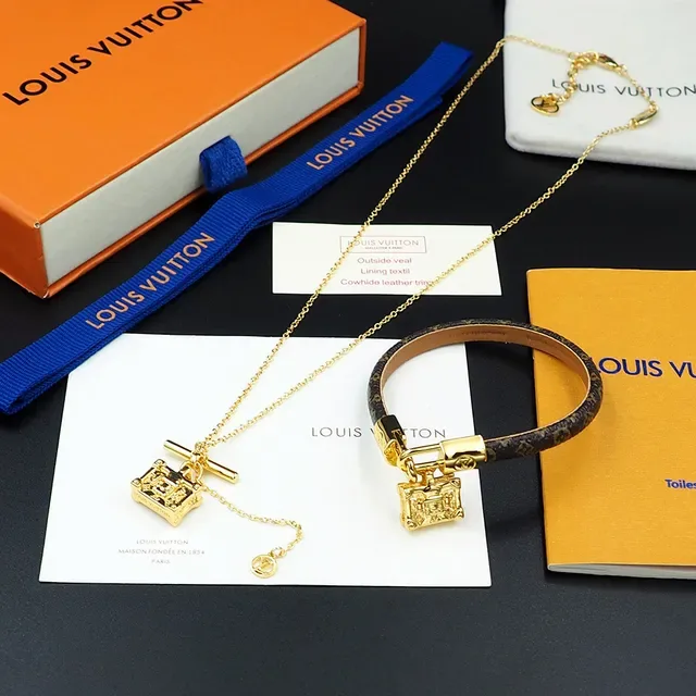 Louis Vuitton Petite Malle & Monogram Coin Gold T-Bar Toggle Clasp Necklace 5