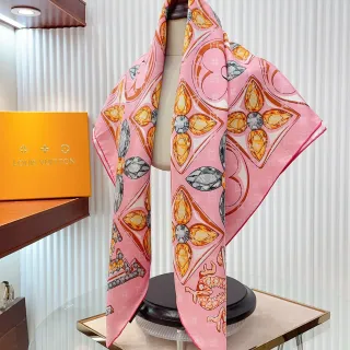 路易威登粉色宝石印花丝巾