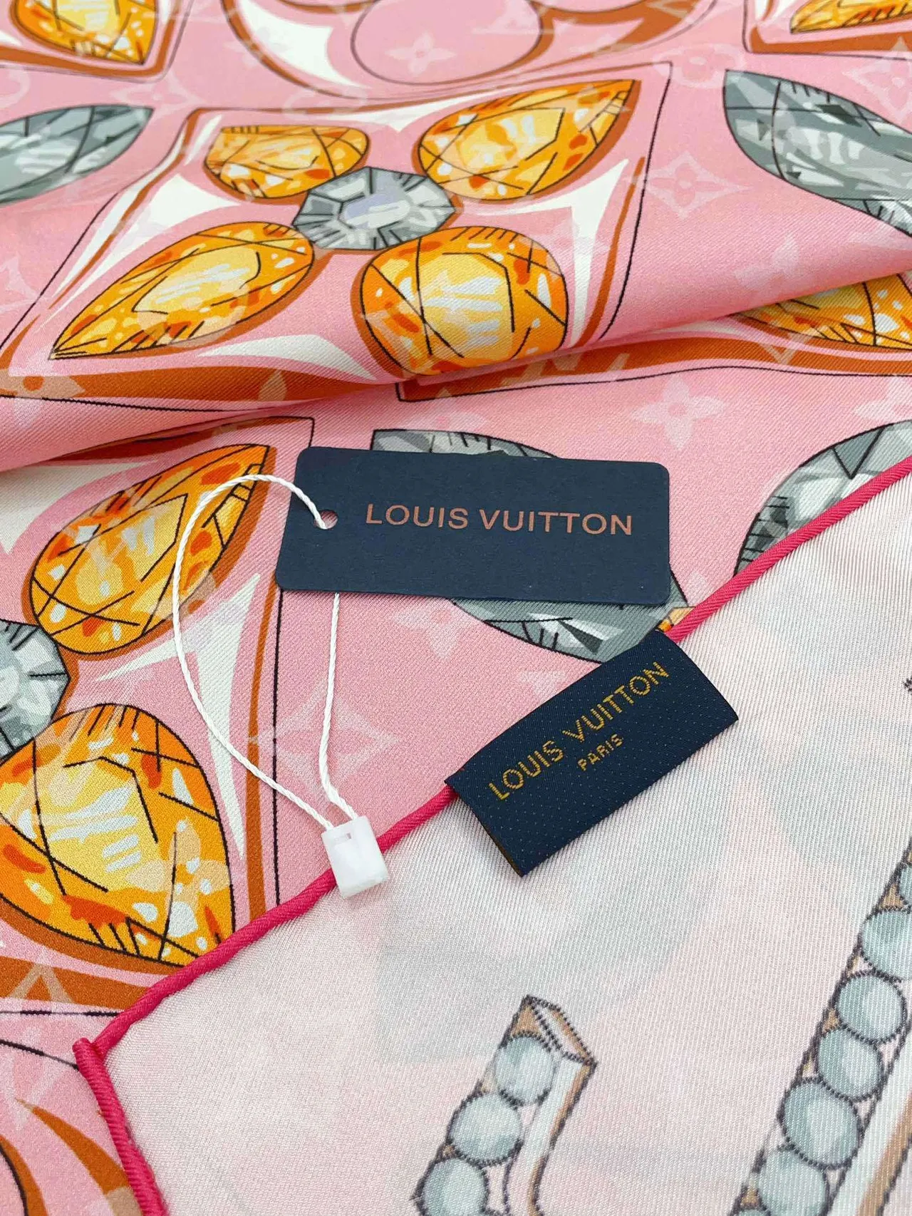 Cachecol de Seda Louis Vuitton com Impressão de Gemas Rosadas 7