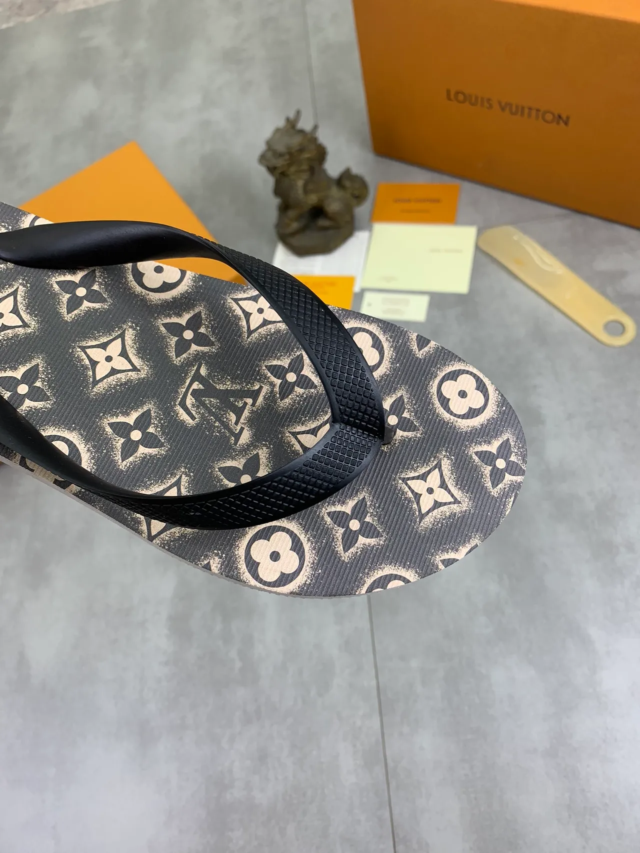 Louis Vuitton Printed Monogram and Damier Flip-Flop Slippers 4