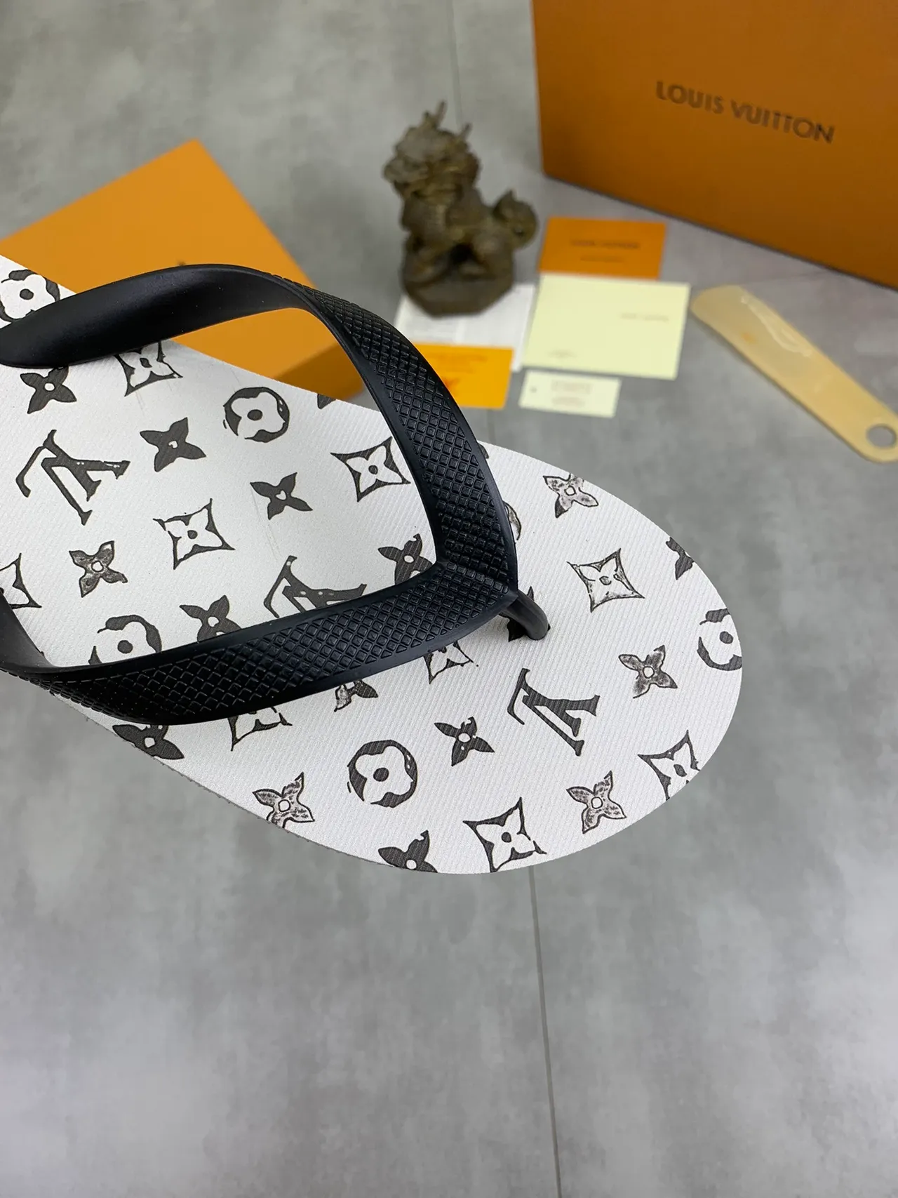 Louis Vuitton Printed Monogram and Damier Flip-Flop Slippers 5