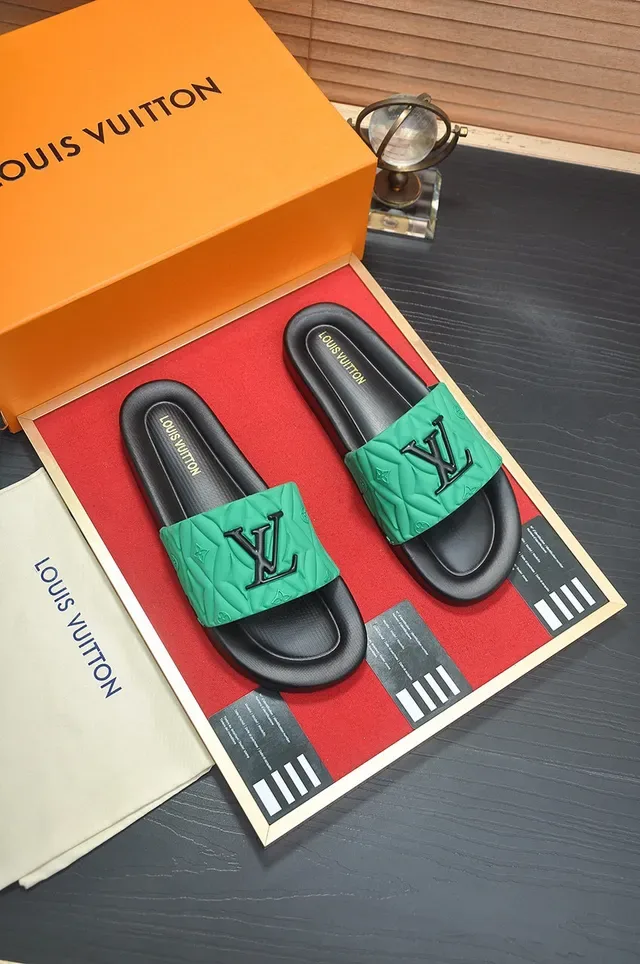 Louis Vuitton Quilted Slide Verde e Preto sandálias 3