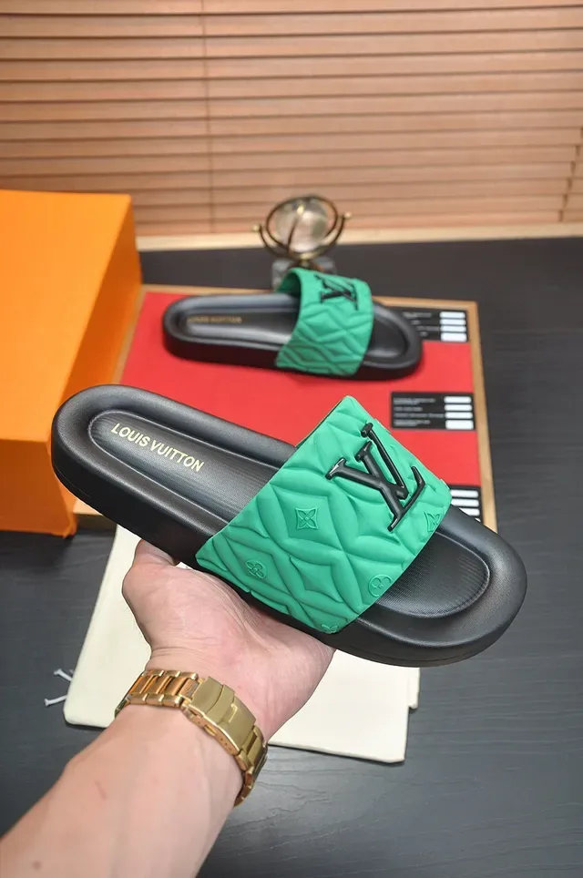 Louis Vuitton Quilted Slide Verde e Preto sandálias 5