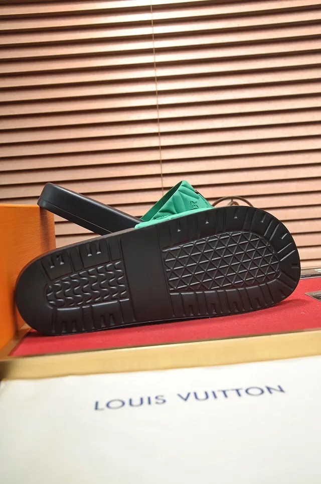 Louis Vuitton Quilted Slide Verde e Preto sandálias 7