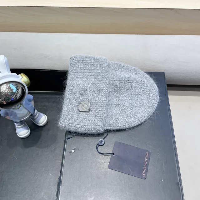 Louis Vuitton Ribbed Knit Heather Gray Beanie 3