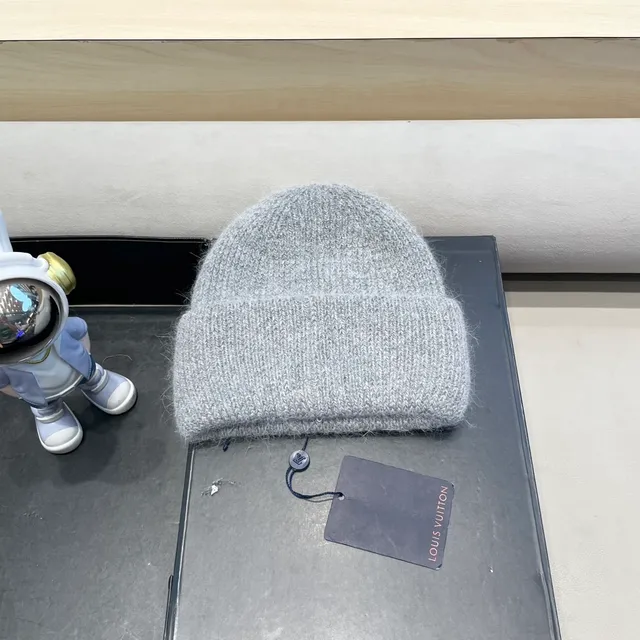Louis Vuitton Ribbed Knit Heather Gray Beanie 4