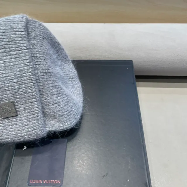 Louis Vuitton Ribbed Knit Heather Gray Beanie 5