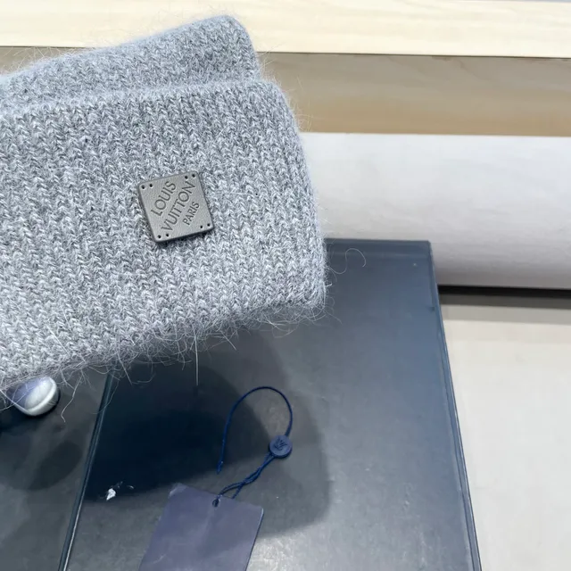 Louis Vuitton Ribbed Knit Heather Gray Beanie 7