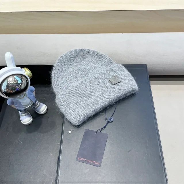 Louis Vuitton Ribbed Knit Heather Gray Beanie 8