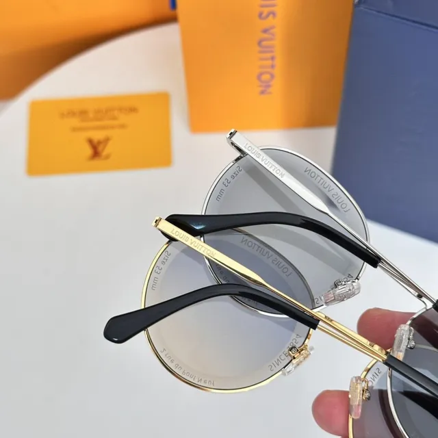Louis Vuitton Lunettes de soleil rondes en métal gris dégradé 2