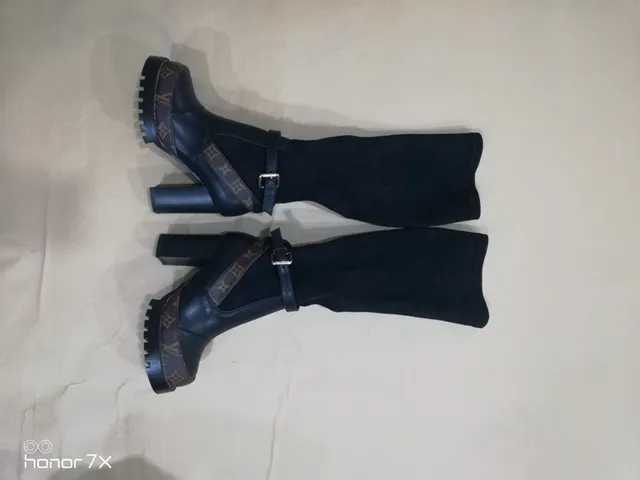 Louis Vuitton Run Away কালো সুয়েড এবং চামড়া Monogram প্ল্যাটফর্ম কনি বুট 6