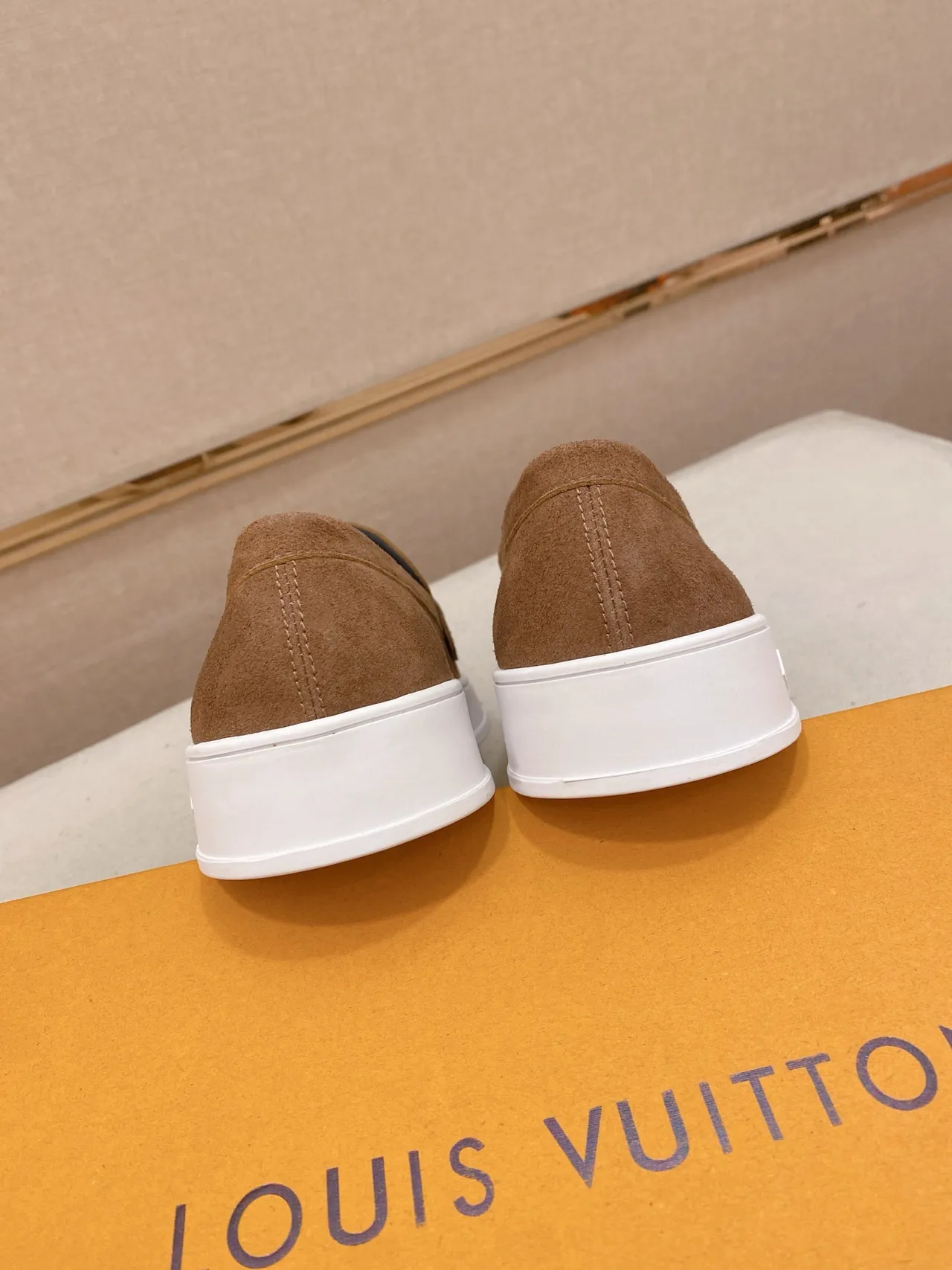Louis Vuitton Run Away Loafer বাদামি সুয়েড প্ল্যাটফর্ম লোফার 4