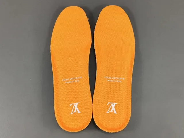 Louis Vuitton Run Away Zapatillas Lifestyle Naranja y Blanco 3