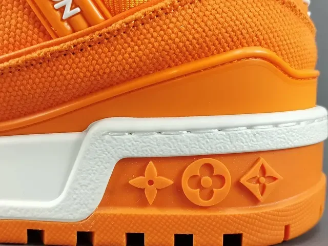 Louis Vuitton Run Away Zapatillas Lifestyle Naranja y Blanco 7