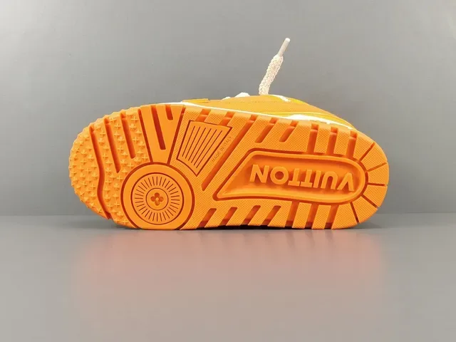 Louis Vuitton Run Away Zapatillas Lifestyle Naranja y Blanco 13