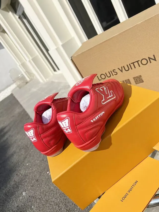 Louis Vuitton Run Away sapatos de futebol de couro quiltado vermelho para grama 3