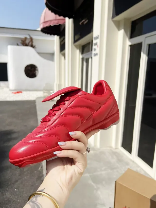 Louis Vuitton Run Away sapatos de futebol de couro quiltado vermelho para grama 5