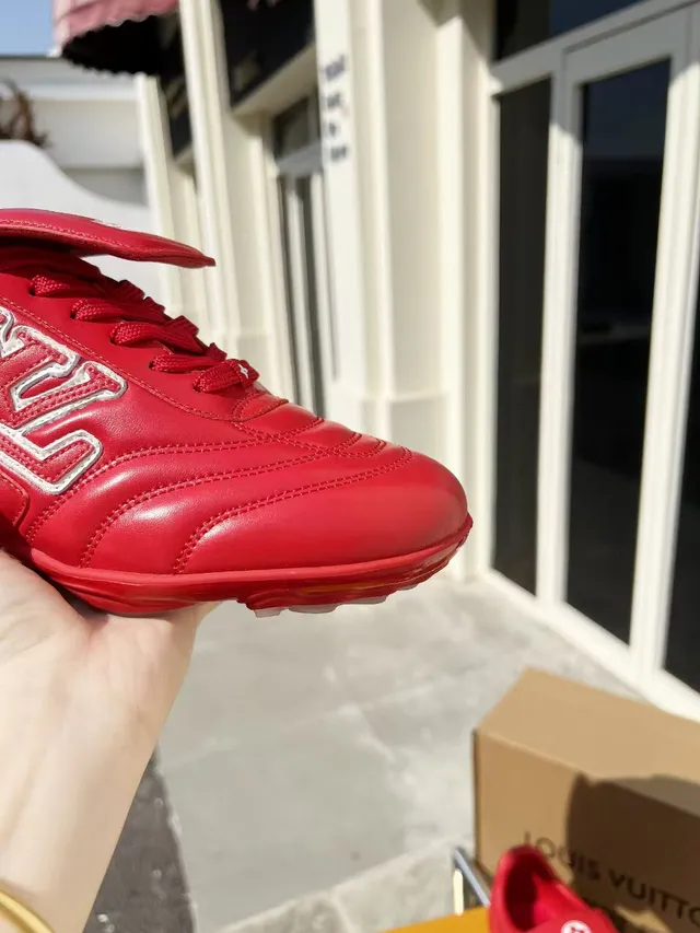 Louis Vuitton Run Away sapatos de futebol de couro quiltado vermelho para grama 8