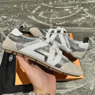 Louis Vuitton Run Away Plata Metálica Blanco Beige Estilo de Vida Zapatillas