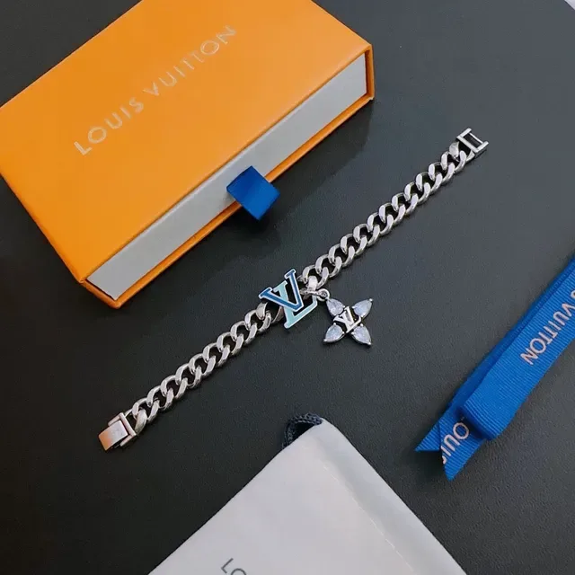 Louis Vuitton Silver Blue Curb-Link Chain Enamel LV Plaque Bracelet 3