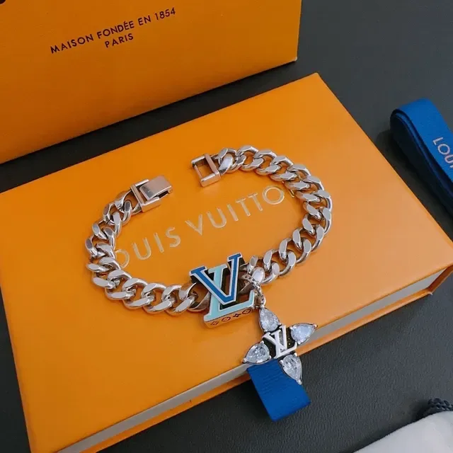 Louis Vuitton Silver Blue Curb-Link Chain Enamel LV Plaque Bracelet 6