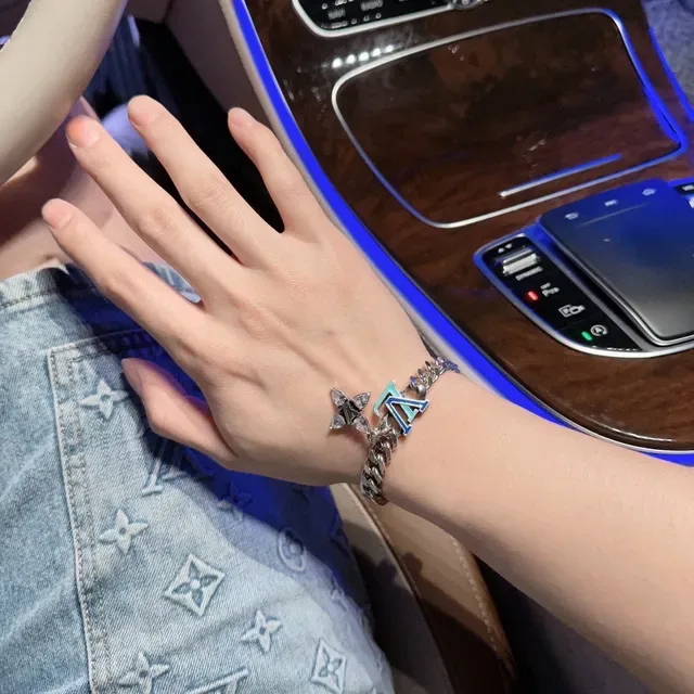 Louis Vuitton Silver Blue Curb-Link Chain Enamel LV Plaque Bracelet 7