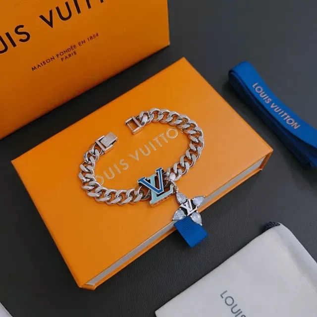 Louis Vuitton Silver Blue Curb-Link Chain Enamel LV Plaque Bracelet 8