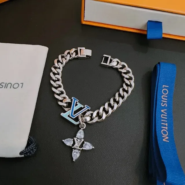 Louis Vuitton Silver Blue Curb-Link Chain Enamel LV Plaque Bracelet 9
