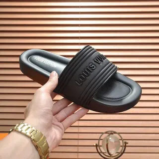 Louis Vuitton Slide Slipper काला मोल्डेड रबर चप्पल