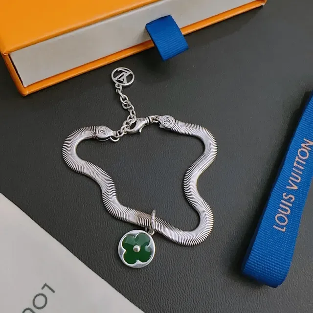 Louis Vuitton Snake Chain Four Leaf Clover Charm Bracelet 3