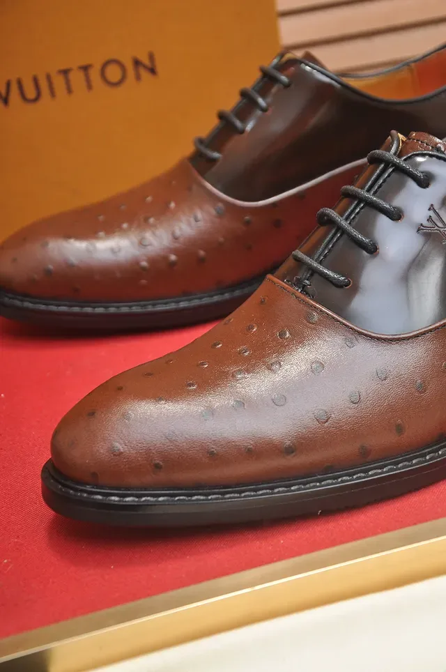 Louis Vuitton Sapatos Oxford de dois tons com embossagem de avestruz e bico cap-toe 2