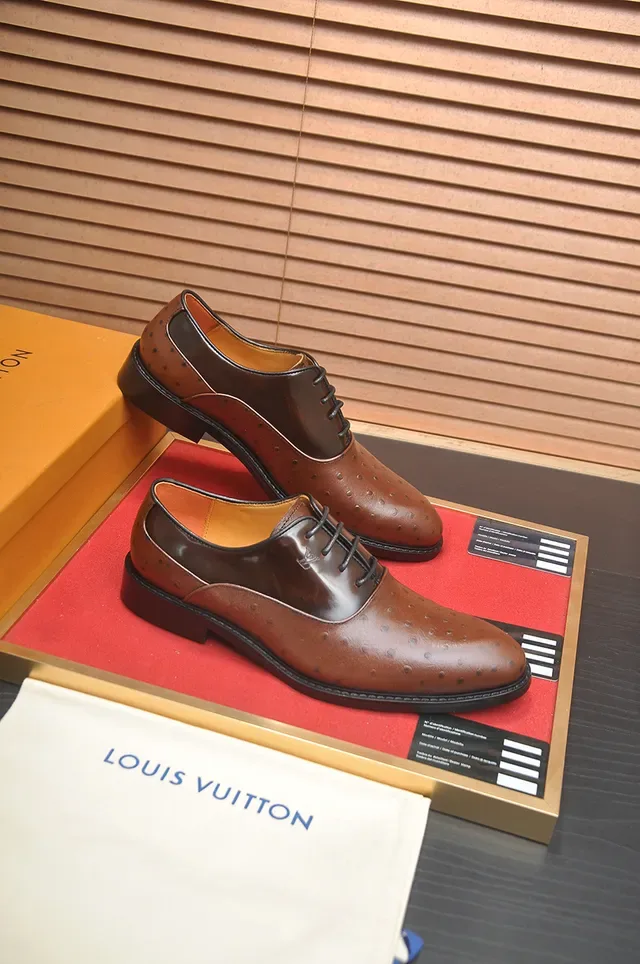 Louis Vuitton Sapatos Oxford de dois tons com embossagem de avestruz e bico cap-toe 4
