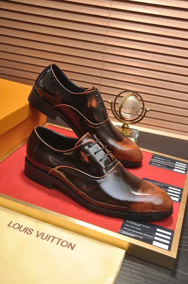 Louis Vuitton Chaussures Oxford en cuir de patina bicolore à embout 4